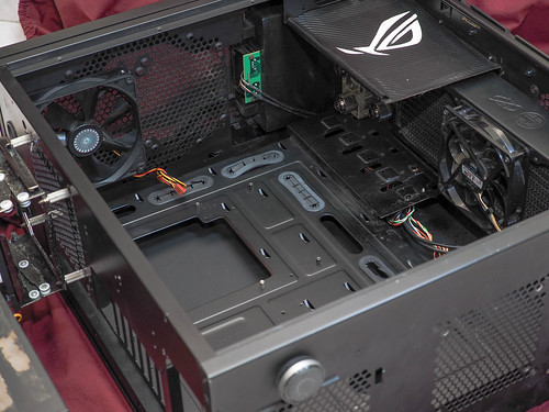 Modded Bitfenix Colossus Window Case | by DODarwish