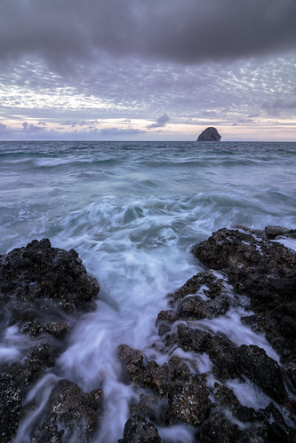 Le ressac by cyril mzn, ocean sky cloud mer seascape canon eos long exposure surf waves angle martinique wide diament ecume 