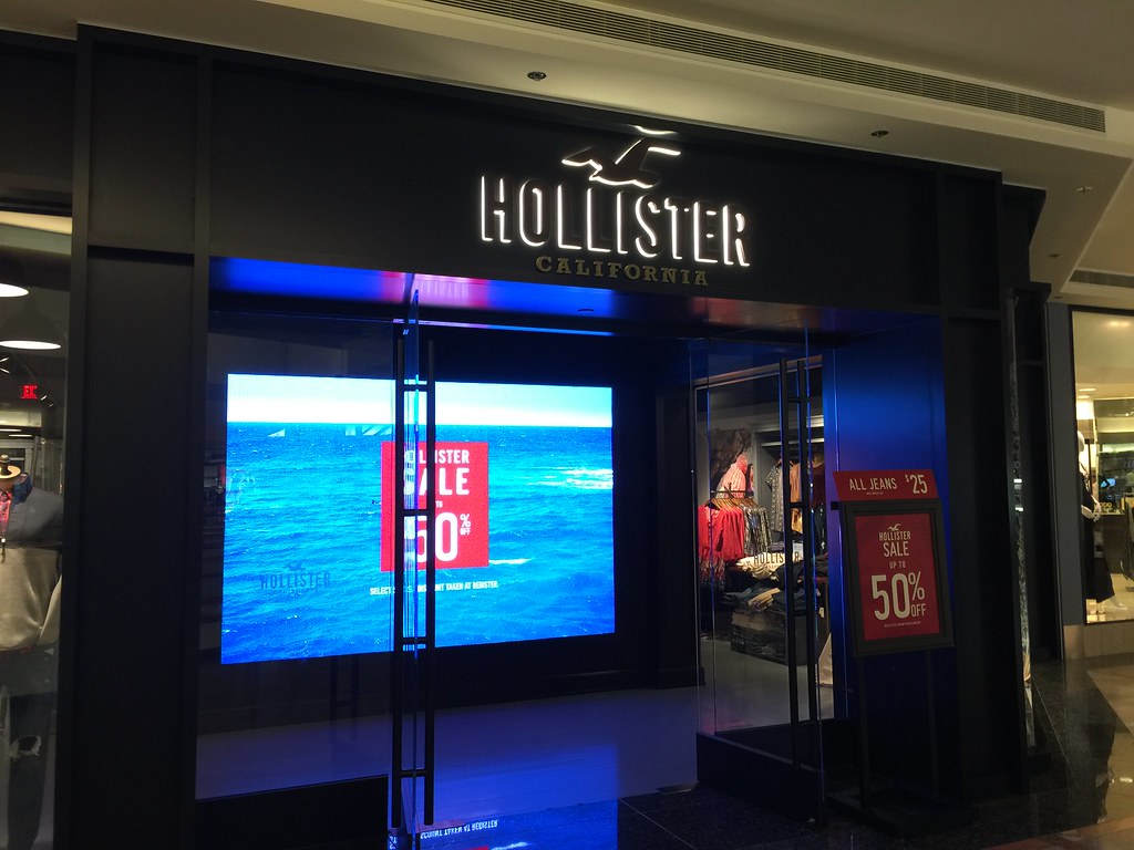 hollister westfield opening times