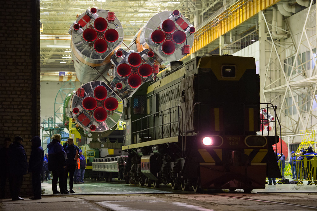 Exp 47 Soyuz Rollout (NHQ201603160002)