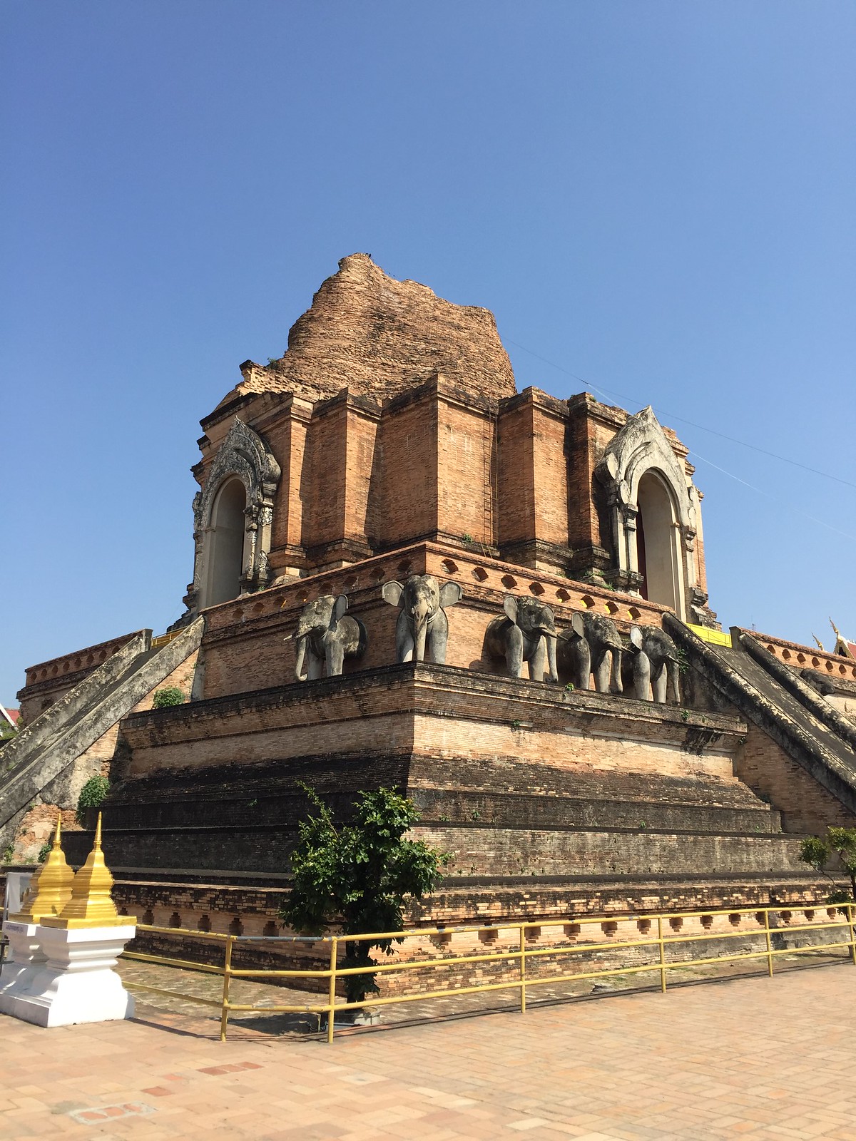 Wat Chedi Luang in Chiangmai, Thailand