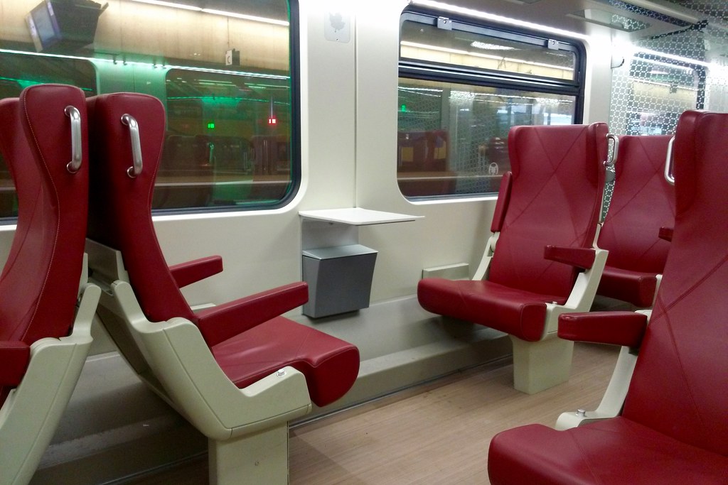First-class interior of a Dutch train | Michiel2005 |