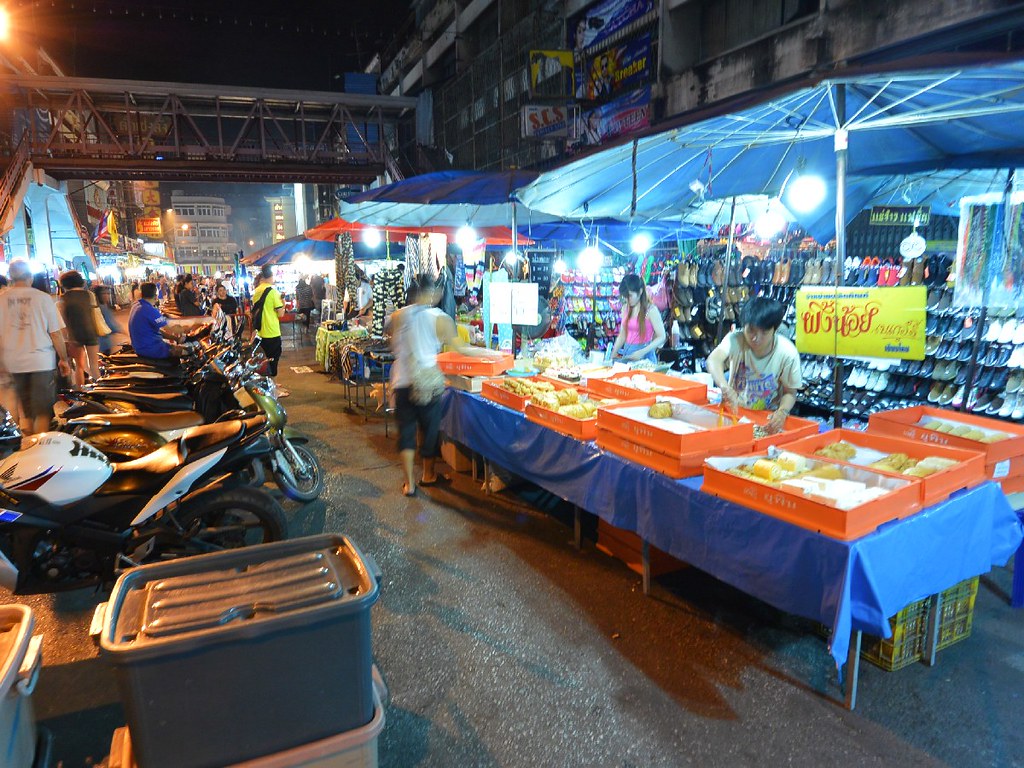 ตลาดวโรรส (Waroros Market)