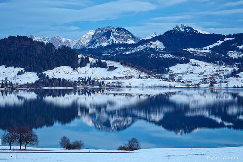 blue schnee winter sky lake snow mountains water reflections landscape schweiz switzerland see evening twilight wasser dusk berge hour dämmerung landschaft abendhimmel schwyz einsiedeln blaue stausee spiegelungen stunde sihlsee