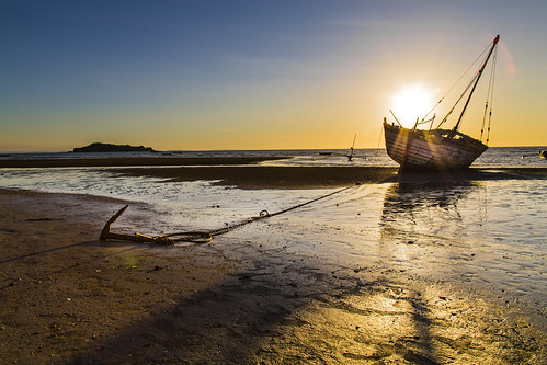 travel sunset beach boat sailing ship tide madagascar africansunset nosybe