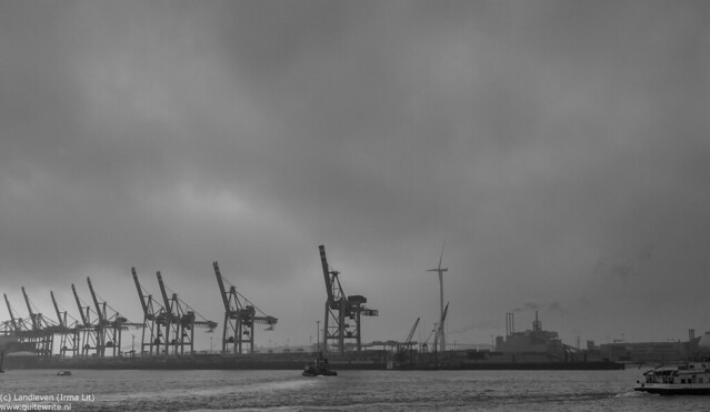 Hamburg harbour, a grey day