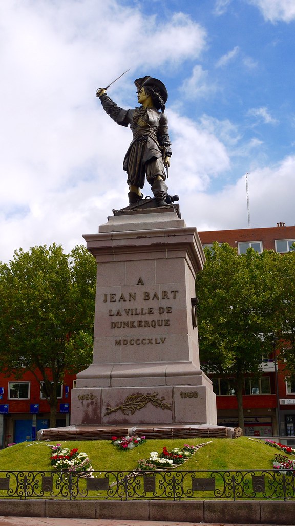 France, Dunkerque, Place JeanBart, la statue du corsaire