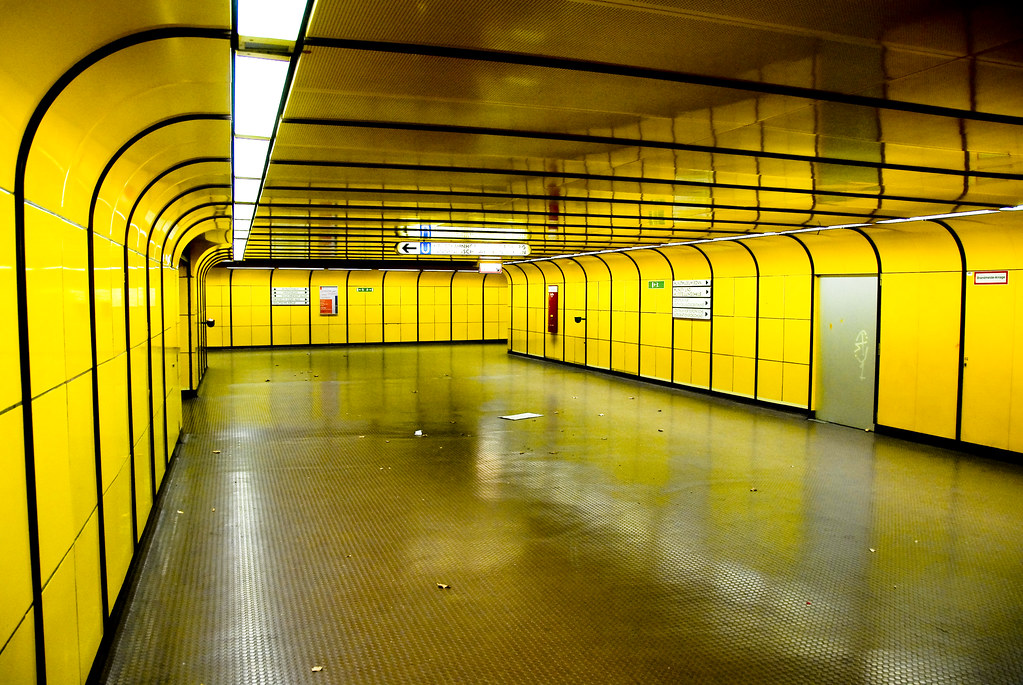 Emptiness in yellow by manganite