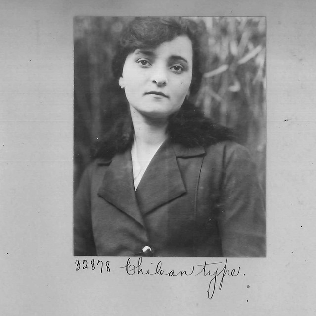 Nosotros los Chilenos hace 100 años, señorita alumna del Santiago College