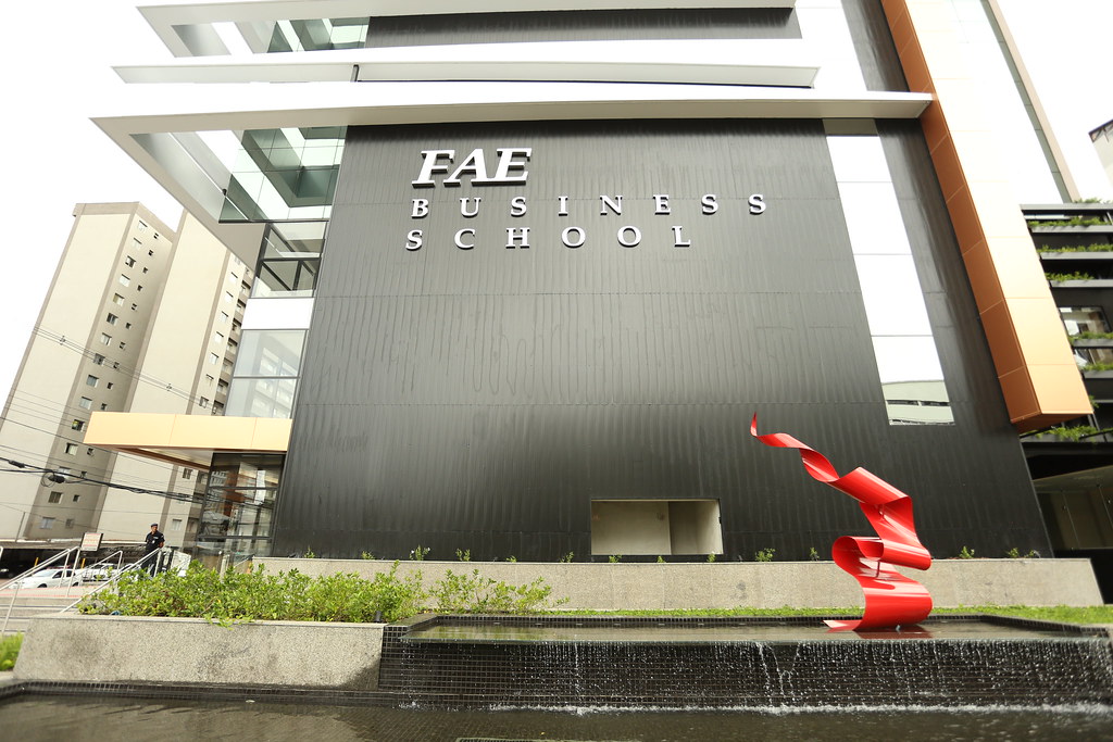 Na inauguração das novas instalações da FAE Business School, em Curitiba
