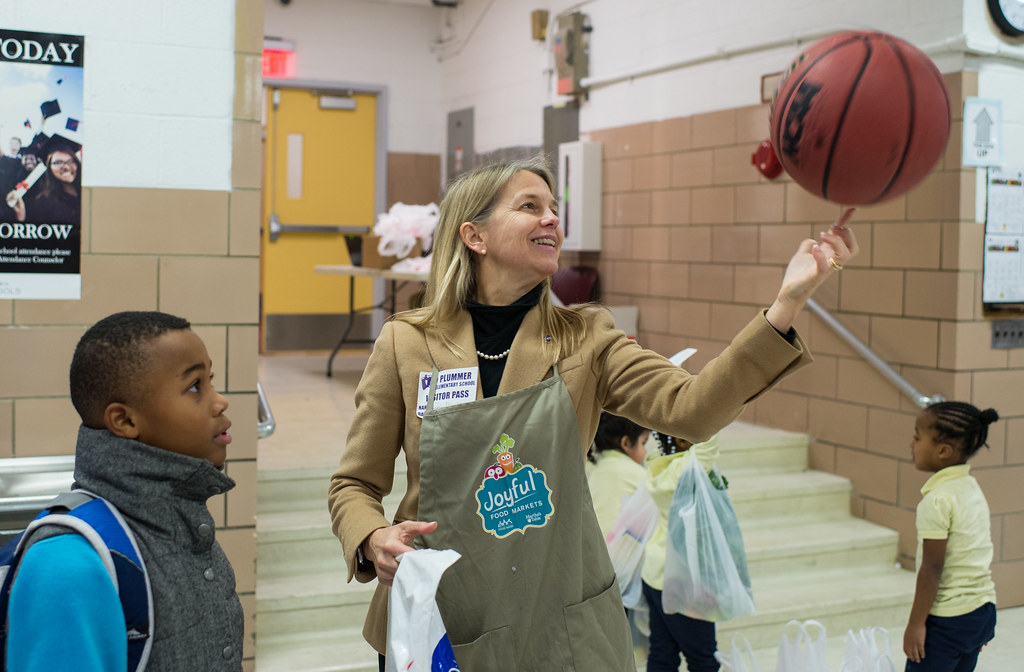 Deputy Administrator Volunteers at MLK Day of Service (NHQ201601190010)
