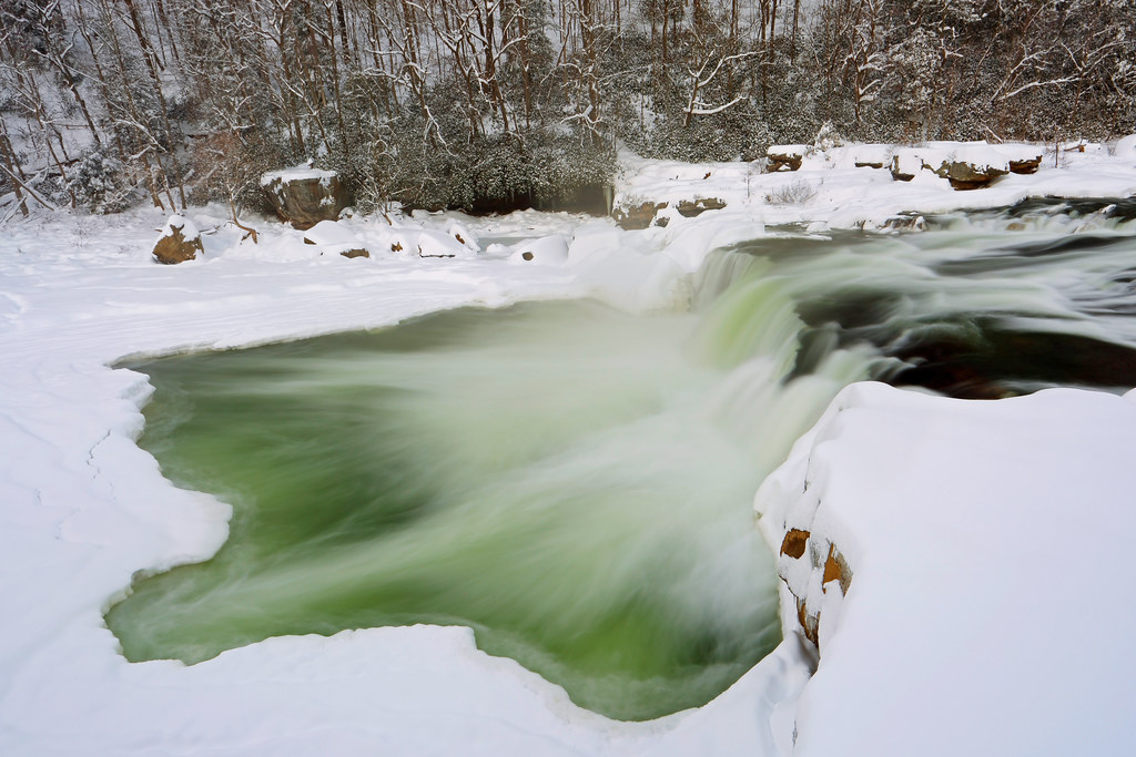Ohiopyle Falls: Surrounded by snow