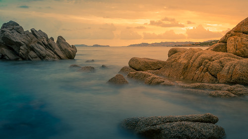 Warm & Cold by Arnaud D..., Processing: Photoshop Lightroom cc
Press L to see it on black (light & colors are better)

Toute