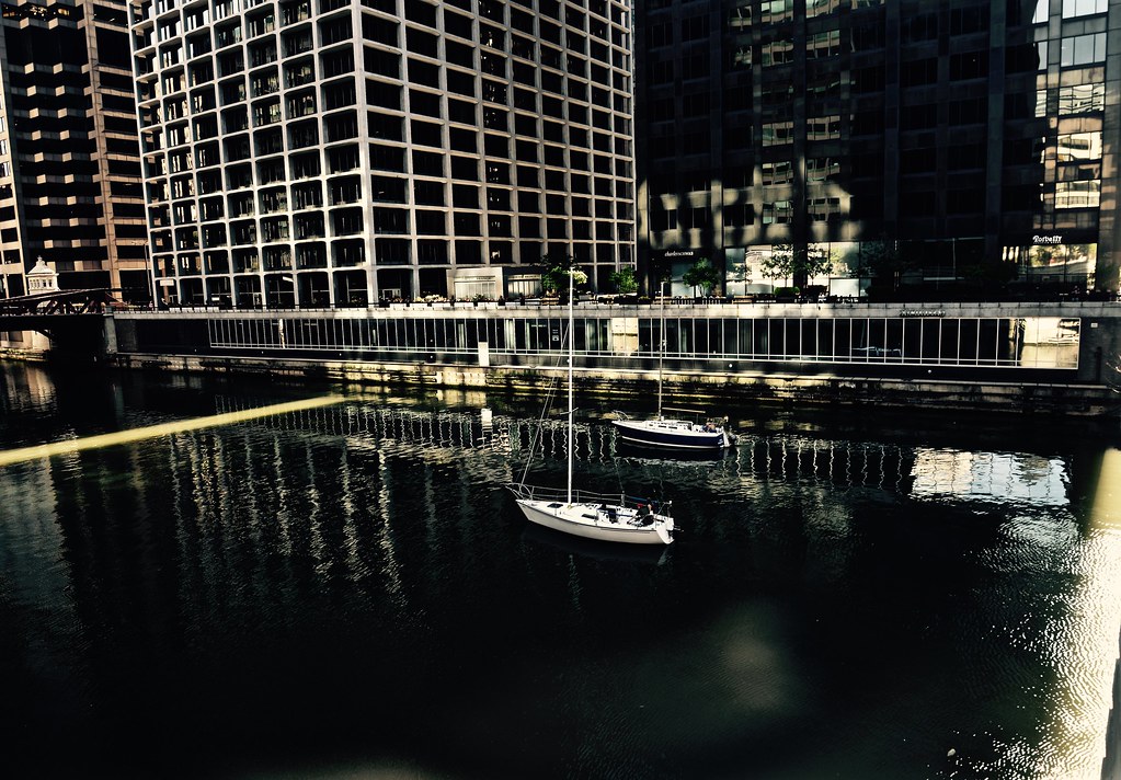 Sailing the Chicago River - Chicago IL