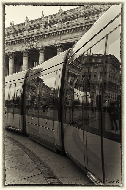 Tram Bordeaux Reflets