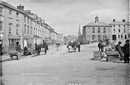 robertfrench williamlawrence lawrencecollection lawrencephotographicstudio glassnegative nationallibraryofireland thesquare cahir cotipperary countytipperary williamirwin fountain jfoconnor odwyerscommercialandfamilyhotel marketsquare carts crates limerickbybeachcomber lawrencephotographcollection