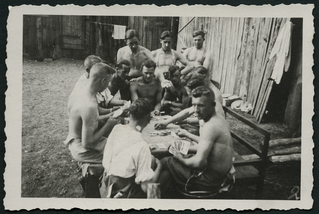 Archiv D323 Soldaten beim Kartenspiel, 1940er