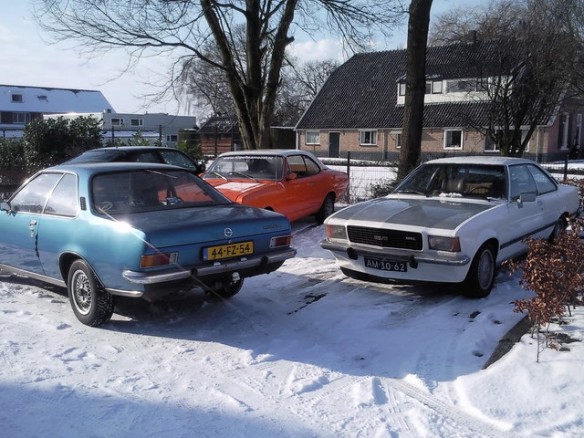 44-FZ-54 Opel Rekord D coupe 1975 |  AM-30-62 Opel Commodore B Gs/e 1972 |  AE-79-54 Opel Rekord C coupe 1971