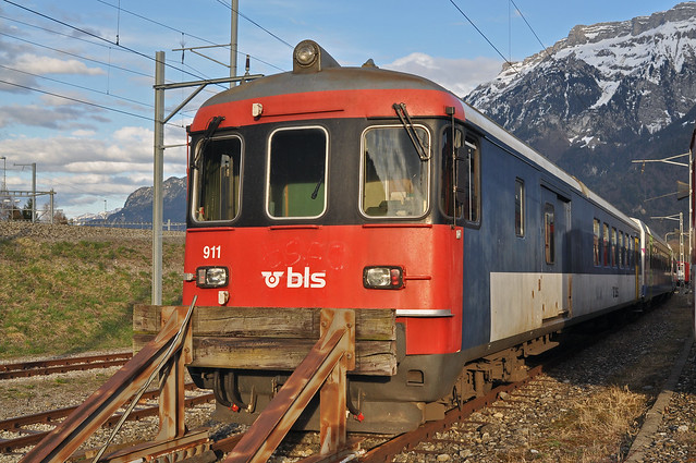 BDt EW II ex. SBB 50 63 82-33 911-3 der BLS ist Ausgemustert und steht am 30.03.2016 auf einem Abstellgleis beim Bahnhof Interlaken Ost.