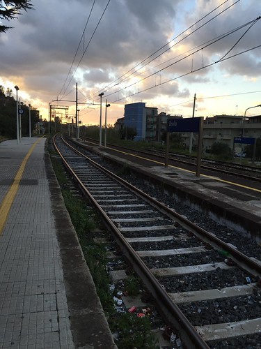 Non c'è treno che non prenderei,non importa dove sia diretto. (Edna St.Vincent Millay) | by elisa_mitzi