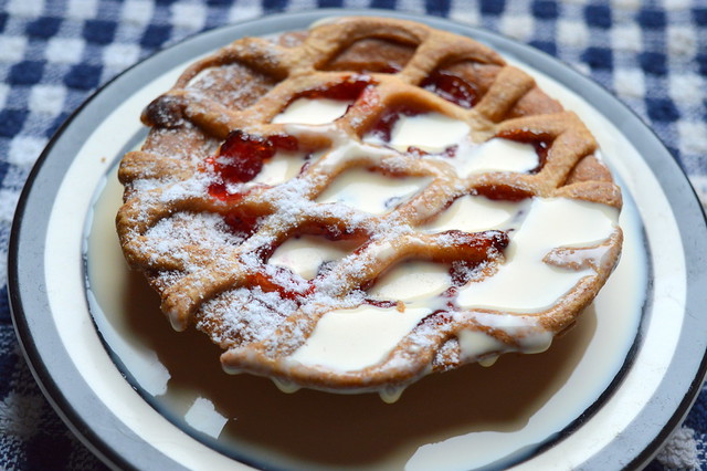 Apple and Whinberry Pie