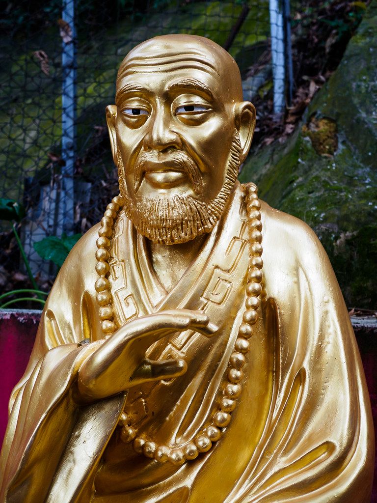 Golden gesture One of the many golden statues along the st… Flickr