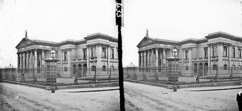 lawrencecollection stereographicnegatives jamessimonton frederickhollandmares johnfortunelawrence williammervynlawrence nationallibraryofireland belfast courthouse crumlinroad portico ulster derelict stereopairsphotographcollection stereopairs