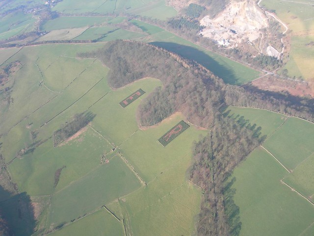 ''E R '' in field  near  Chatsworth and  Calver