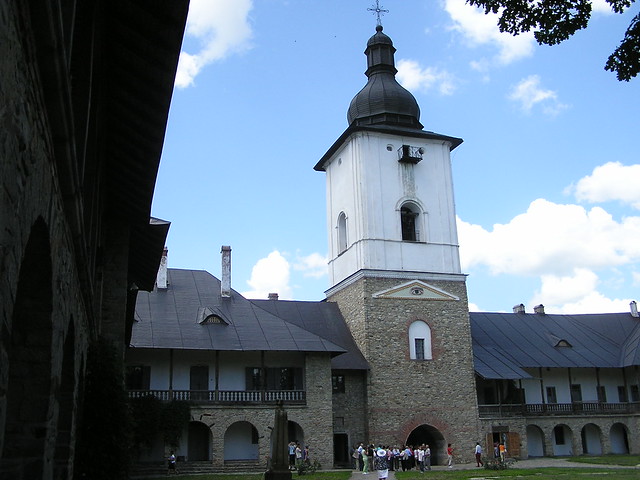 torre muralla del Monasterio Neamt Targu Neamt Rumania 08