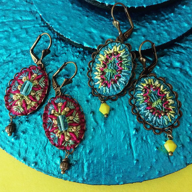 Love this colors #earrings #embroidery #bordado #broderie #happycolors #textilejewelry #jewelry #boho #bohemianstyle #bohojewelry #handmade #vintagebeads #glassbeads #hippiechic #readyforspring