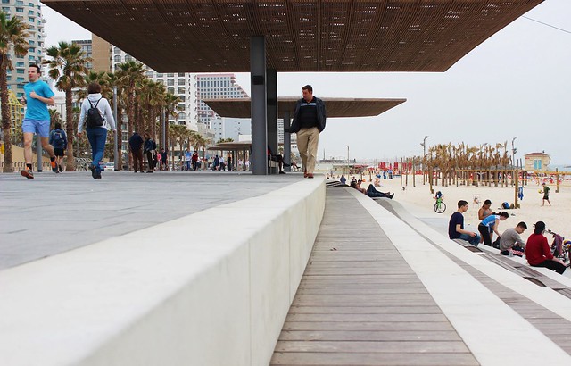 Getting some perspective on the Tel Aviv promenade