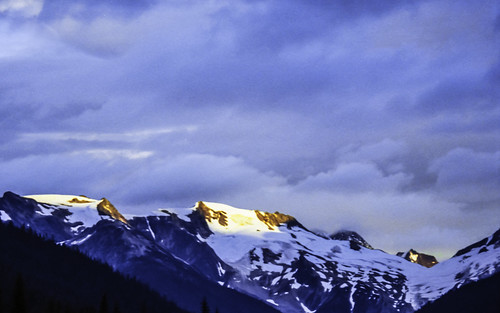 blue sunset sky snow mountains film clouds 35mm bc pentax columbia negative scanned british adjusted “canadian pass” rockies” “rogers espio145m albertabc97141