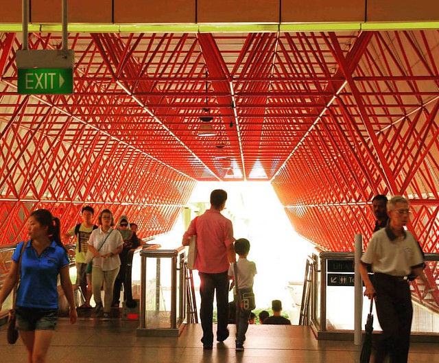 These beautiful #trusses catch your eye the moment you step out of the #metro station at East Jurong. They almost draw you to the exit with their leading lines. Whatever the reason may have been to design this geometric feature, it certainly made for a sp