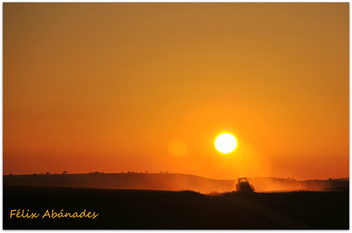 19   Tractor al anochecer by Félix Abánades, La Toba Guadalajara , Castilla la Mancha / Spain
 
© 2016 All rights reserved by Félix Abánades , Do