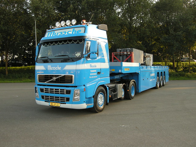 Volvo FH-12 440 with concrete elements