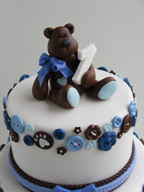 Bear and buttons cake