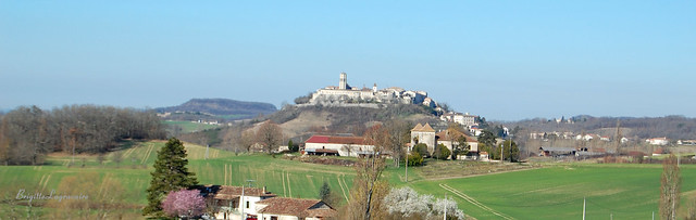 Tournon-d'Agenais sur sa colline