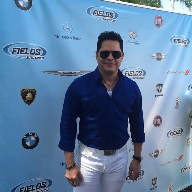 Fenomenal! Celebrity Guest, Señor Rey Ruiz, joins us today at Salsa y Sazón in Downtown #Orlando at #LakeEola Park! Join us today until 8PM! Plus, visit www.reyruiz.com and check out his latest album. #Fenomenal #ReyRuiz #sysfields #SalsaySazon #celebrity