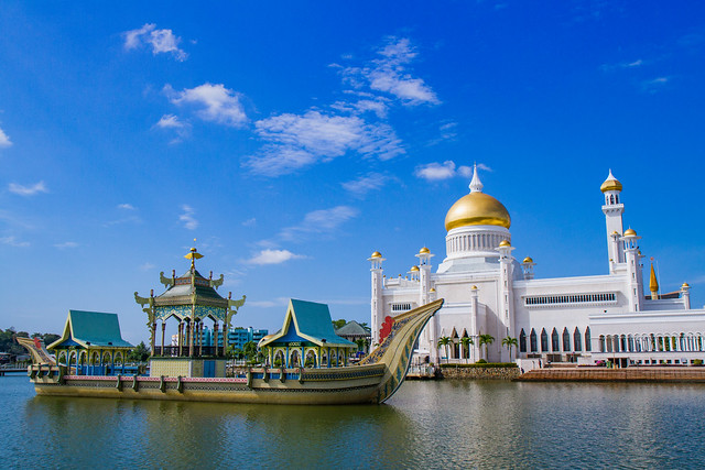 Sultan Omar Ali Saifuddin Mosque - Brunei