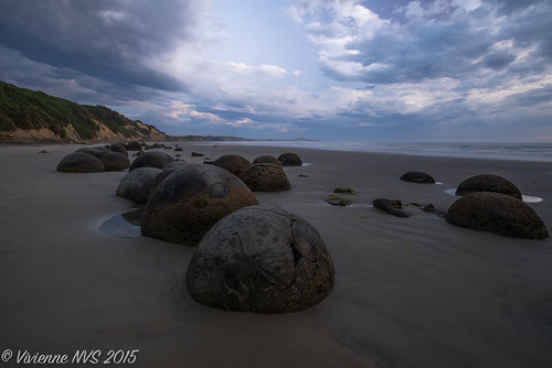 ocean newzealand beach sunrise rocks boulders southisland moerakiboulders moeraki koekohebeach