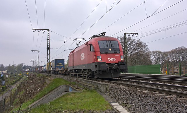 Duisburg ÖBB Taurus 116 034 met containers richting Oberhausen