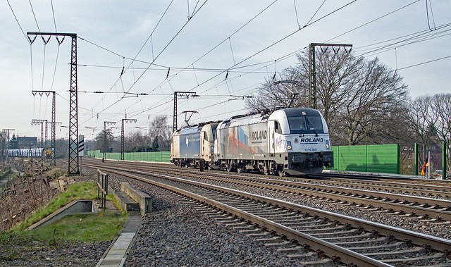 Duisburg Taurus Roland Spedition 1216 955 en Wiener lokalbahnen Cargo 1216 953
