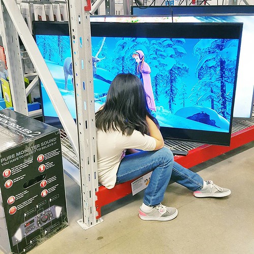 Sophie found her spot at Sam's Club. #frozen #kidsofinstagram #kids | by donnareedinbluejeans