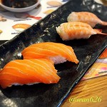 Salmon nigiri and shrimp nigiri. #salmon #salmonnigiri #shrimp #shrimpnigiri #ebi #ebinigiri #sushi #nigiri #sushioftheday #nigirioftheday #mrsushi #akaihana #akaihanasushi   サーモンと海老の握り寿司。 #サーモン #海老 #握り寿司 #サーモンの握り #海老の握り #サーモンの握り寿司 #海老の握り寿司 #寿司部 #寿司部アリゾナ州