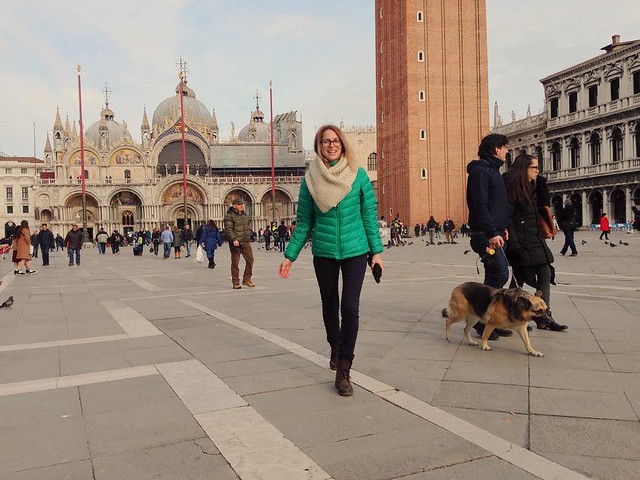 В Венеции очень повезло с погодой!  Пешая экскурсия по городу. Ужин в большой компании и крепкий сон!  #travel #traveling #holiday #vacation #travelling #sun #hot #love #ilove #instatravel #tourist #traveler #instalive #instalife #tourism #gf #colore #tag