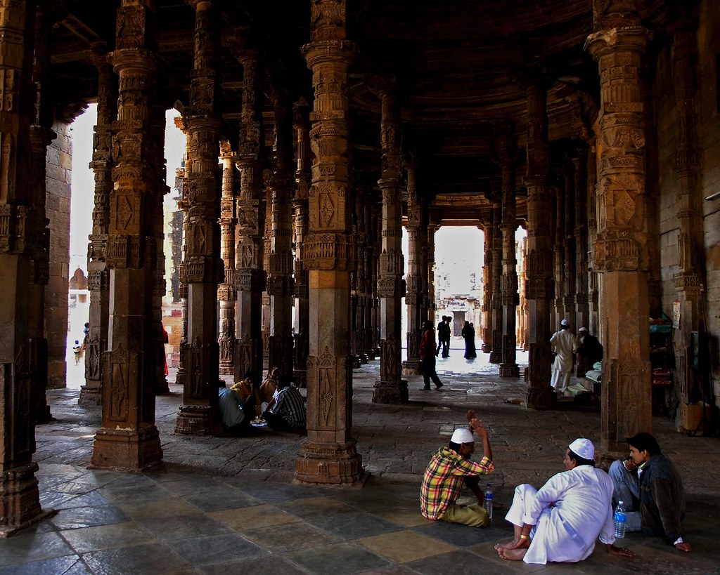 in Adhai-Din-Ka-Jhonpra Mosque by Zé Eduardo...