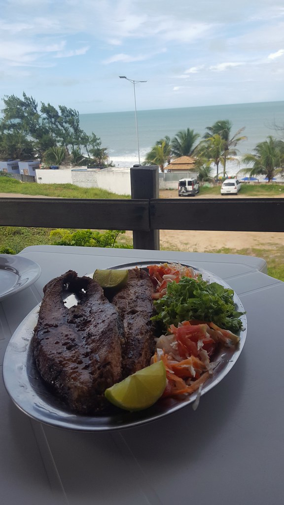 Almoço Lunch  160416 Palhoça Restaurante ... Praia de Ponta Negra  ... Natal/RN Peixe Dourado frito e salada Fried Dourado fish and salads