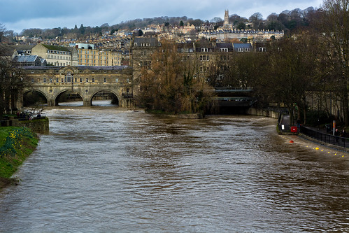uk bridge river bath flood britain somerset highwater weir riveravon pulteney
