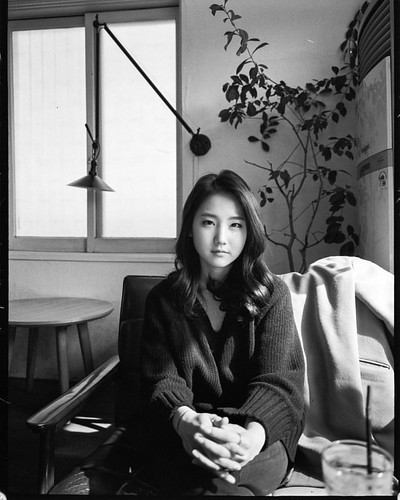 #느린걸음 #흑백 #fuji #mediumformat #film #analog #filmphotography #filmisnotdead #filmfeed #filmcommunity #ishootfilm #shootfilm #필름카메라 #필름사진 #아날로그 #감성 #필카 #흑백사진 #street #streetphotography #streetphotography_bw #streetphoto #streetphotographer #blackandwhite # | by vutylife