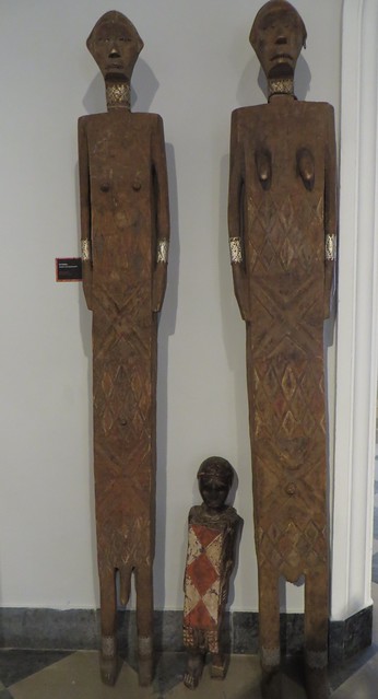 Cercueils Efomba, ethnie Ntomba, RD Congo, musée de Santa Cruz, Tolède, Castille-La Manche, Espagne.